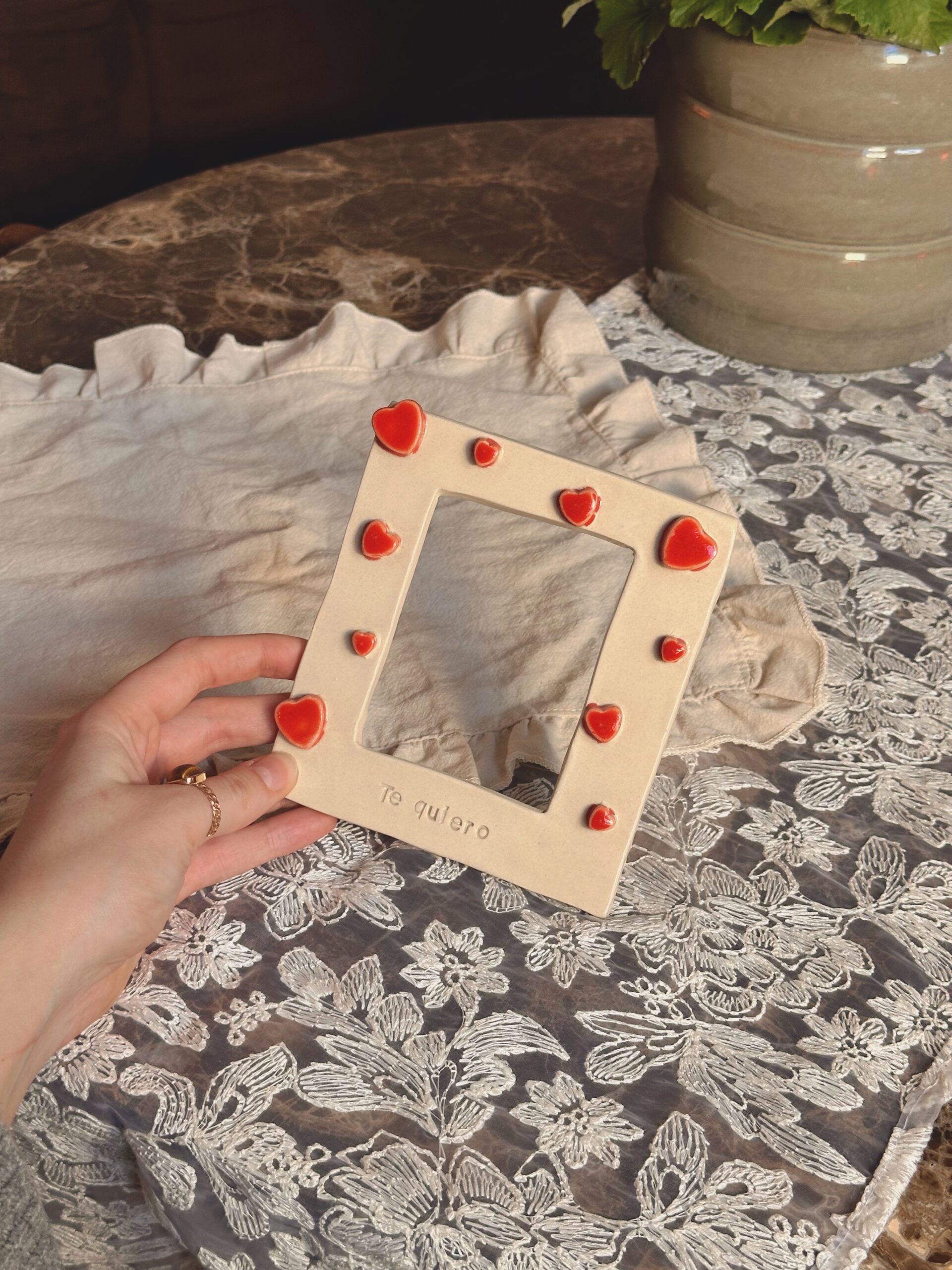 "te quiero" photo frame